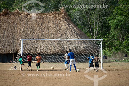  Subject: Children of the Aiha Kalapalo village playing soccer - INCREASE OF 100% OF THE VALUE OF TABLE / Place: Querencia city - Mato Grosso state (MT) - Brazil / Date: 10/2012 