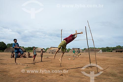  Subject: Children from the Aiha Kalapalo village playing - playing that simulates Olympic sports - INCREASE OF 100% OF THE VALUE OF TABLE / Place: Querencia city - Mato Grosso state (MT) - Brazil / Date: 10/2012 