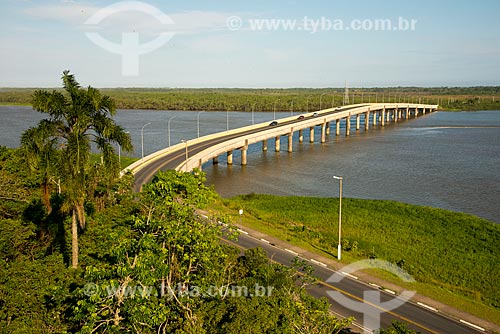  Subject: Prefeito Laercio Ribeiro Bridge (2000) - connects the cities of Iguape and Ilha Comprida / Place: Iguape city - Sao Paulo state (SP) - Brazil / Date: 11/2012 