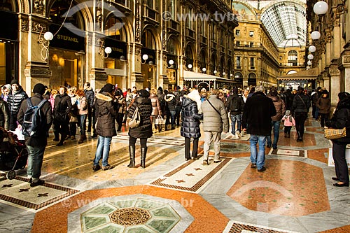  Subject: Interior of Gallery Vittorio Emanuele II (Galleria Vittorio Emanuele II), the oldest shopping mall in Italy the region of Lombardy / Place: Milan - Province of Milan - Italy / Date: 12/2012 