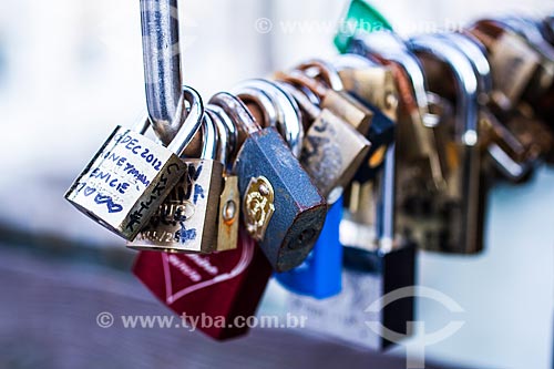  Subject: Padlocks left in Ponte della Accademia, meaning the union of a couple / Place: Venice - Italy - Europe / Date: 12/2012 