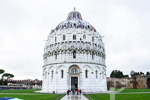  Subject: Baptistery at Piazza dei Miracoli, or Piazza del Duomo (Piazza dei Miracoli) / Place: Pisa - Italy - Europe / Date: 12/2012 