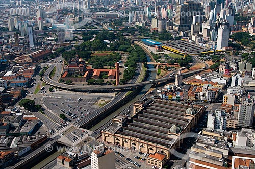  Aerial view of the Municipal Market of Sao Paulo - below right - and the Industries Palace - now houses the Catavento Museum - with the Diario Popular Viaduct over the Tamanduatei River   - Sao Paulo city - Sao Paulo state (SP) - Brazil