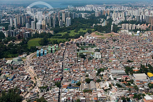 Subject: Paraisopolis Slum with the buildings from Sao Paulo city in the background / Place: Paraisopolis neighborhood - Sao Paulo city - Sao Paulo state (SP) - Brazil / Date: 02/2013 