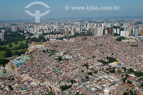  Subject: Paraisopolis Slum with the buildings from Sao Paulo city in the background / Place: Paraisopolis neighborhood - Sao Paulo city - Sao Paulo state (SP) - Brazil / Date: 02/2013 