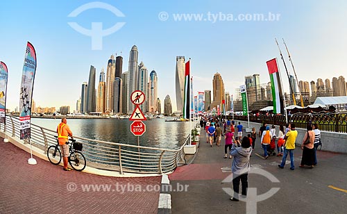 Subject: People going to Parachuting World Championship 2012 / Place: Dubai Marina neighborhood- Dubai city - United Arab Emirates - Asia / Date: 12/2012 