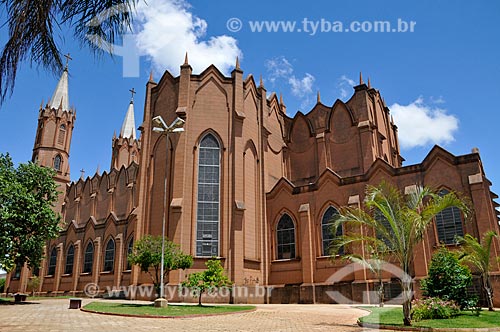  Subject: Senhor Bom Jesus Church - also known Ourinhos Cathedral - view from Prefeito Camargo Square / Place: Ourinhos city - Sao Paulo state (SP) - Brazil / Date: 01/2013 