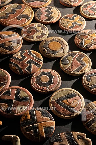  Subject: Handicraft made by Native Kadiwéus on sale at Craftsman home in Aquidauana city / Place: Aquidauana city - Mato Grosso do Sul state (MS) - Brazil / Date: 01/2013 