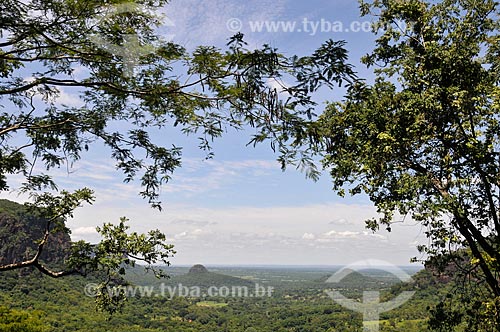  Subject: Chapeu Hill (Hat Hill) - to the left - at Maracaju Mountain Range / Place: Aquidauana city - Mato Grosso do Sul state (MS) - Brazil / Date: 01/2013 