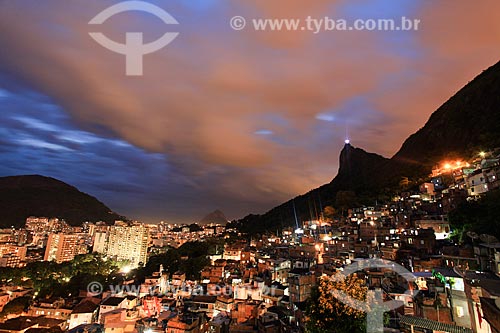  Subject: View of the Santa Marta slum with Christ Redeemer in the background / Place: Rio de Janeiro city - Rio de Janeiro state (RJ) - Brazil / Date: 02/2012 