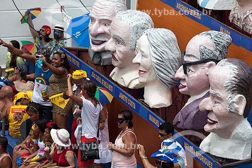  Monsenhor Fabricio Square - also known as City Hall Square - during carnival with a giants puppet in homage to personalities born in the state as Gilberto Freyre, Joao Cabral de Melo Neto, Janete Costa, Manuel Bandeira and Nelson Rodrigues   - Olinda city - Pernambuco state (PE) - Brazil