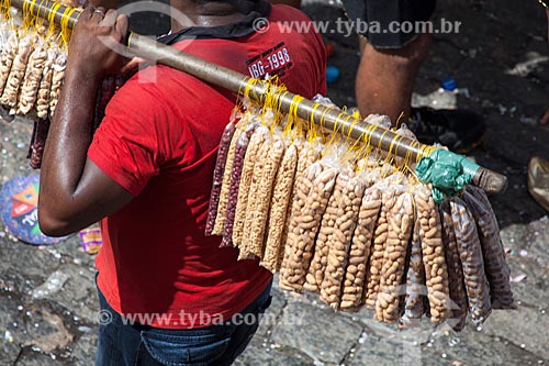  Subject: Seller of peanut and cashew nuts during carnival / Place: Olinda city - Pernambuco state (PE) - Brazil / Date: 02/2013 