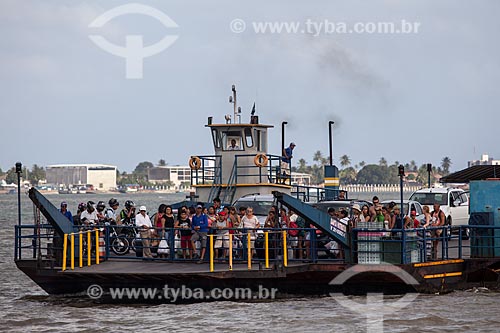  Subject: Ferry making the crossing Cabedelo-Costinha in Paraiba River / Place: Lucena city - Paraiba state (PB) - Brazil / Date: 02/2013 