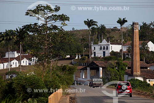  Subject: PE-075 highway with Uruae Mill (XVII century) in the background / Place: Goiana city - Pernambuco state (PE) - Brazil / Date: 02/2013 