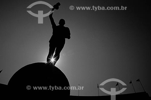  Subject: Bellini Statue at the entrance of Journalist Mario Filho Stadium - also known as Maracana / Place: Maracana neighborhood - Rio de Janeiro city - Rio de Janeiro state (RJ) - Brazil / Date: Década de 90 