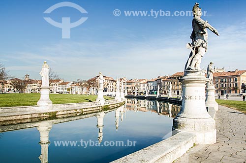  Subject: Statues in Prato della Valle, the largest square in Italy / Place: Padua - Padua Province - Italy - Europe / Date: 12/2012 