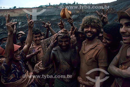  Subject: Workers in the mining of Serra Pelada - considered the largest gold mine at open pit of world in the 80s / Place: Serra Pelada District - Curionopolis city - Para state (PA) - Brazil / Date: Década de 80 