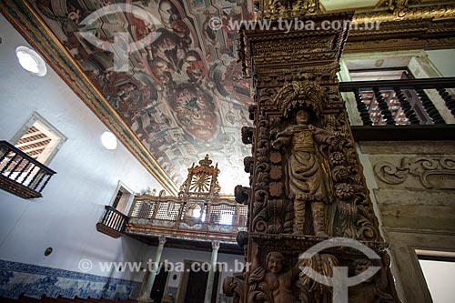 Choir with sculpture of Christ in Jacaranda (XVII Century) - to the left - with a column decorated with religious images - to the right - in Sao Francisco Church at Sao Francisco Cultural Center   - Joao Pessoa city - Paraiba state (PB) - Brazil