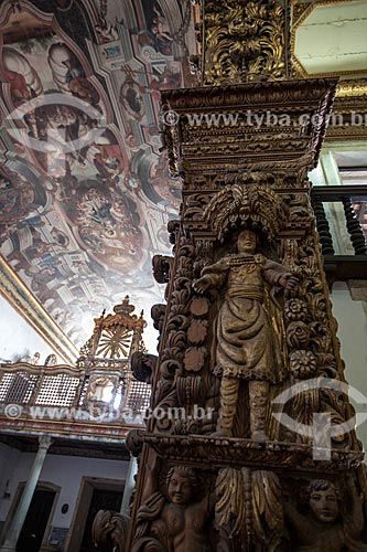  Choir with sculpture of Christ in Jacaranda (XVII Century) - to the left - with a column decorated with religious images - to the right - in Sao Francisco Church at Sao Francisco Cultural Center   - Joao Pessoa city - Paraiba state (PB) - Brazil