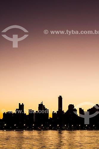  Subject: Buildings silhouette in the city of Balneario Camboriu viewed from Barra Sul jetty / Place: Balneario Camboriu city - Santa Catarina state (SC) - Brazil / Date: 04/2013 