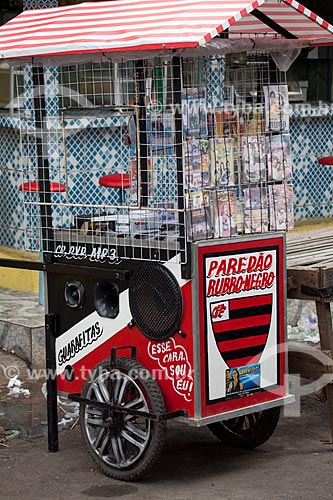  Subject: Place for the sale of pirated DVDs in the street fair of Guarabira city / Place: Guarabira city - Paraiba state (PB) - Brazil / Date: 02/2013 