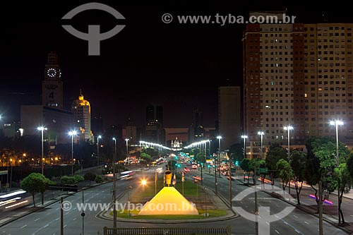  Subject: Presidente Vargas Avenue (1944) at night with Nossa Senhora da Candelaria Church in the background / Place: City center - Rio de Janeiro city - Rio de Janeiro state (RJ) - Brazil / Date: 04/2013 