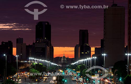  Subject: Presidente Vargas Avenue (1944) at dawn with Nossa Senhora da Candelaria Church in the background / Place: City center - Rio de Janeiro city - Rio de Janeiro state (RJ) - Brazil / Date: 04/2013 