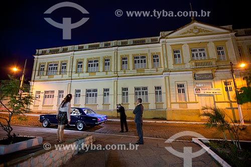  Subject: Wedding photo session in front of the State School of Primary and Secondary Education Minister José Américo de Almeida / Place: Areia city - Paraiba state (PB) - Brazil / Date: 02/2013 