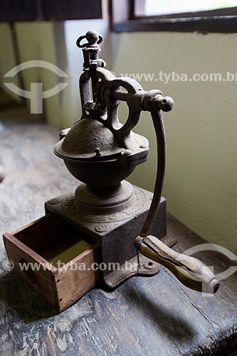  Subject: Coffee grinder on exhibition at the Brejo Paraibano Museum - also known as Rapadura Museum - of Federal University of Paraíba / Place: Areia city - Paraiba state (PB) - Brazil / Date: 02/2013 