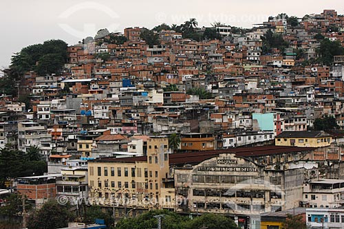  Subject: View from the Mangueira slum and the facade of the extinct Company Lanificio Alto da Boa Vista / Place: Mangueira neighborhood - Rio de Janeiro city - Rio de Janeiro state (RJ) - Brazil / Date: 04/2013 