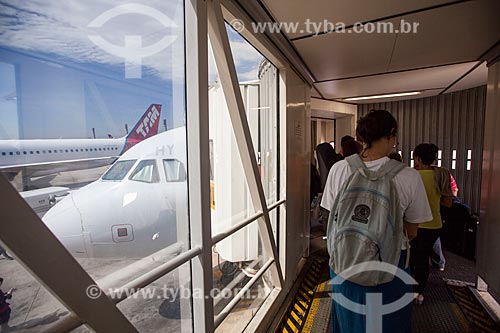  Subject: Passengers waiting for boarding at the Antonio Carlos Jobim International Airport (1952) / Place: Ilha do Governador neighborhood - Rio de Janeiro city - Rio de Janeiro state (RJ) - Brazil / Date: 03/2013 