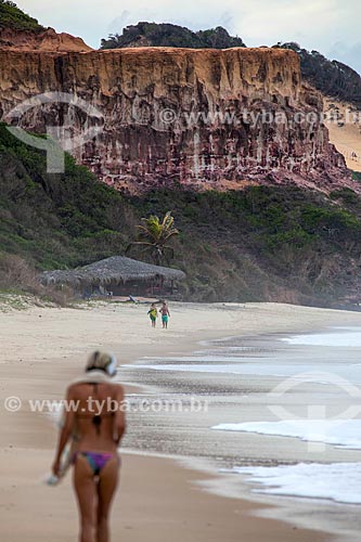  Subject: Tourists walking on the Madeiro beach / Place: Pipa District - Tibau do Sul city - Rio Grande do Norte state (RN) - Brazil / Date: 03/2013 