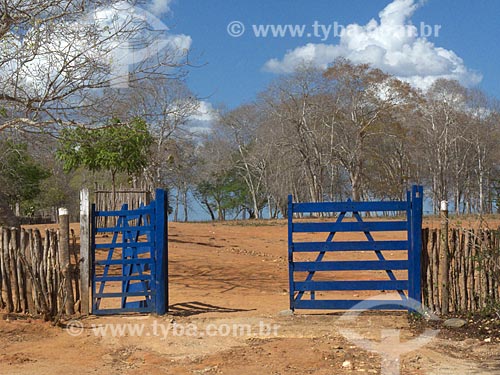  Subject: Gate of Farm Nao me Deixes - that belonged to Rachel de Queiroz / Place: Daniel de Queiroz district - Quixada city - Ceara state (CE) - Brazil / Date: 04/2013 