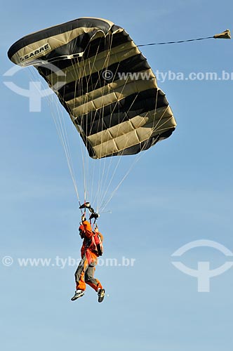  Subject: Person practicing parachuting / Place: Mirassol city - Sao Paulo state (SP) - Brazil / Date: 03/2013 
