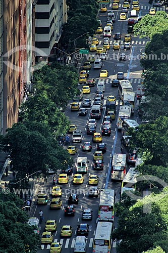  Subject: Traffic on Rio Branco Avenue / Place: City center - Rio de Janeiro city - Rio de Janeiro state (RJ) - Brazil / Date: 04/2013 