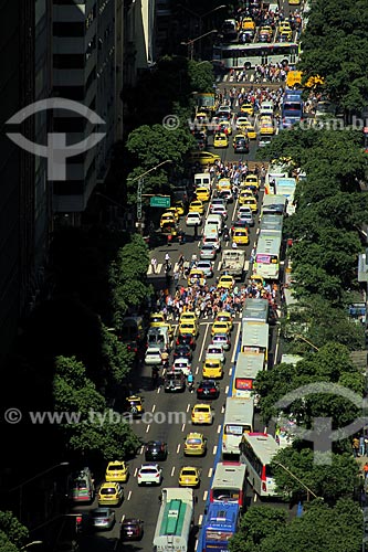  Subject: Traffic on Rio Branco Avenue / Place: City center - Rio de Janeiro city - Rio de Janeiro state (RJ) - Brazil / Date: 04/2013 