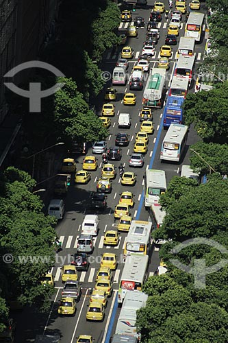  Subject: Traffic on Rio Branco Avenue / Place: City center - Rio de Janeiro city - Rio de Janeiro state (RJ) - Brazil / Date: 04/2013 