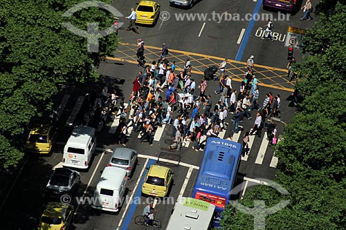  Subject: Traffic on Rio Branco Avenue / Place: City center - Rio de Janeiro city - Rio de Janeiro state (RJ) - Brazil / Date: 04/2013 