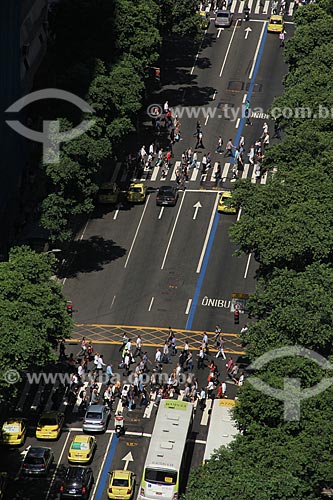  Subject: Traffic on Rio Branco Avenue / Place: City center - Rio de Janeiro city - Rio de Janeiro state (RJ) - Brazil / Date: 04/2013 