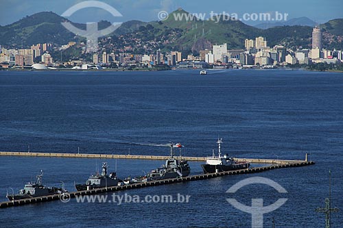  Subject: Ships of Navy of Brazil moored in pier of the Fiscal Island with Niteroi city in the background / Place: Rio de Janeiro city - Rio de Janeiro state (RJ) - Brazil / Date: 04/2013 