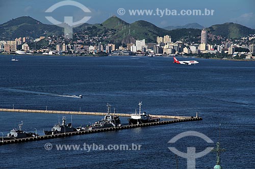  Subject: Ships of Navy of Brazil moored in pier of the Fiscal Island with Niteroi city in the background / Place: Rio de Janeiro city - Rio de Janeiro state (RJ) - Brazil / Date: 04/2013 
