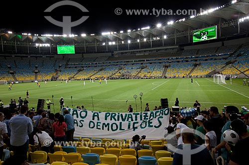  Protest banner about privatization and demolitions around the stadium during the test event at Journalist Mario Filho Stadium - also known as Maracana - match between Ronaldo friends x Bebeto friends marks the reopening of the stadium   - Rio de Janeiro city - Rio de Janeiro state (RJ) - Brazil