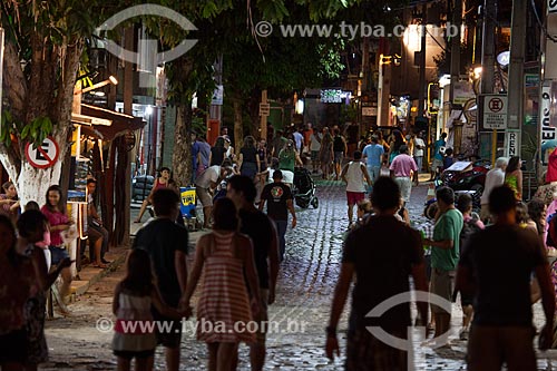  Subject: Tourists on Avenue Baia dos Golfinhos / Place: Pipa District - Tibau do Sul city - Rio Grande do Norte state (RN) - Brazil / Date: 03/2013 