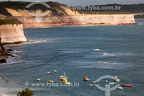  Subject: Boats and cliffs in Golfinhos bay,also known as Curral Beach / Place: Pipa District - Tibau do Sul city - Rio Grande do Norte state (RN) - Brazil / Date: 03/2013 