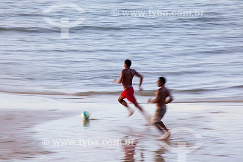  Subject: Young men playing football in the Center Beach / Place: Pipa District - Tibau do Sul city - Rio Grande do Norte state (RN) - Brazil / Date: 03/2013 