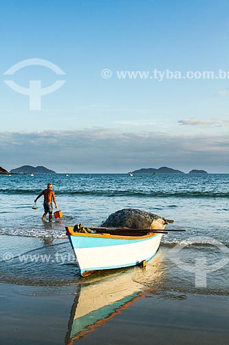  Subject: Fishing boat at Pantano do Sul Beach / Place: Pantano do Sul neighborhood - Florianopolis city - Santa Catarina state (SC) - Brazil / Date: 04/2013 