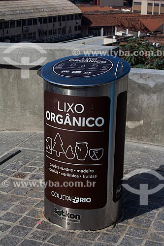  Subject: Trash can to selective collection - organic waste - near to Observatory of Valongo / Place: Saude neighborhood - Rio de Janeiro city - Rio de Janeiro state (RJ) - Brazil / Date: 05/2013 