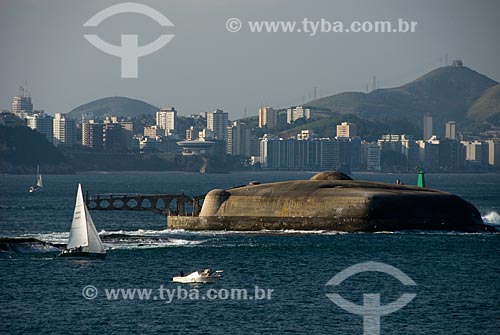  Subject: View of Tamandare da Laje Fort (1555) with Contemporary Art Museum and buildings in the city of Niteroi in the background / Place: Rio de Janeiro city - Rio de Janeiro state (RJ) - Brazil / Date: 07/2007 