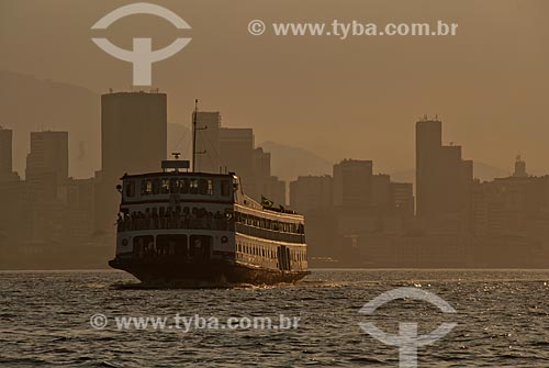  Subject: Boat that transports passengers between Rio and Niteroi in Guanabara Bay and buildings of the city center in the background / Place: Rio de Janeiro city - Rio de Janeiro state (RJ) - Brazil / Date: 03/2008 