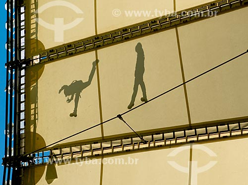  Subject: Shadow of workers reflected in the coverage of Journalist Mario Filho Stadium - also known as Maracana / Place: Rio de Janeiro city - Rio de Janeiro state (RJ) - Brazil / Date: 05/2013 